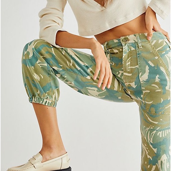 Mother The Wrapper Patch Ultra High Waist 31/L Green Tropical Camo Ankle Jogger - Picture 2 of 16